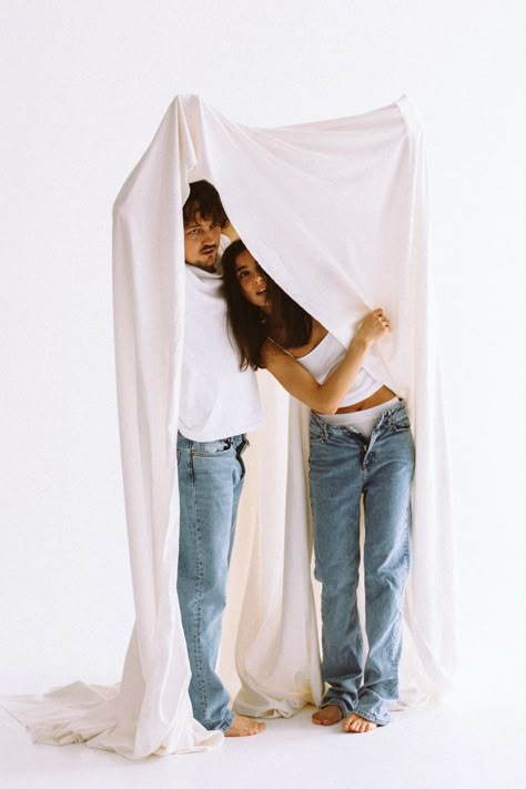 White Sheet Photoshoot Couples, Studio Couple Photoshoot Ideas Creative, Jeans Couple Photoshoot, Couple Photoshoot Ideas Studio, Editorial Photography Couple, Studio Couple Photoshoot Ideas, Editorial Couple Photoshoot, Couple Editorial, Fashion Editorial Couple