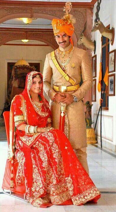 Poshak Rajputi Wedding, New Wedding Dress Indian, शादी की तस्वीरें, Rajasthani Bride, Rajasthani Dress, Wedding Dresses Men Indian, Wedding Dresses Indian, Rajputi Dress, Indian Wedding Photography Couples