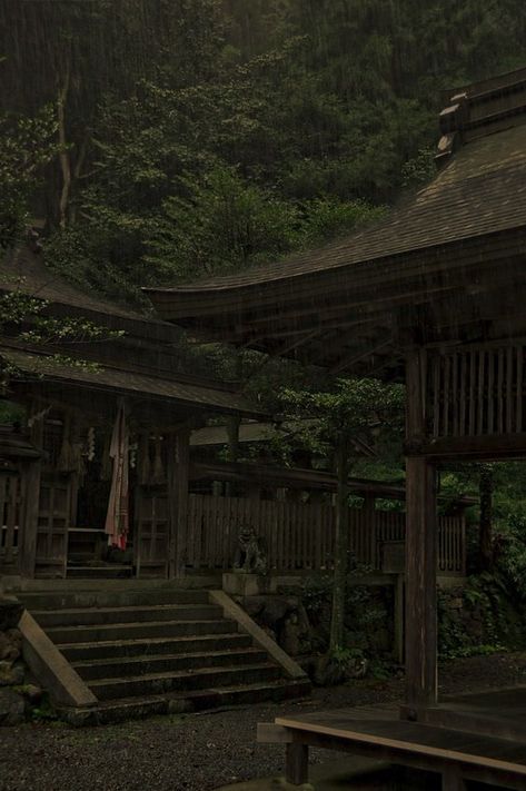 Japanese House In Forest, Rural China Aesthetic, Rural Japanese House, Relaxing Places Nature, Japanese Cabin, Rain House, Japan Rain, Home In Forest, Dark Architecture