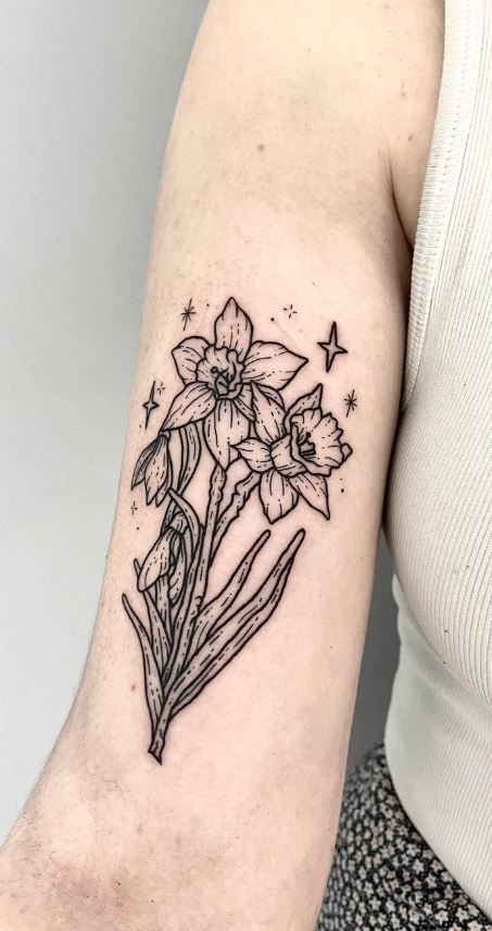 Floral Tattoo Arm Placement, Daffodil Chest Tattoo, Black And Grey Daffodil Tattoo, Flower Tattoos With Quotes, Cute Daffodil Tattoos, Daffodil Hand Tattoo, Under Knee Floral Tattoo, Daffodil And Bee Tattoo, Bell Flowers Tattoo