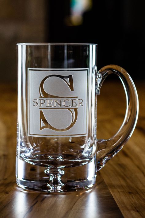 Glass Etching Beer Glasses, Beer Mug Etching Ideas, Etched Glass Coffee Mugs, Engraved Beer Glasses, Beer Glass Etching Ideas, Etched Glass Ideas For Men, Etched Glass Cup Ideas, Etched Beer Glasses, Engraving On Glass Ideas