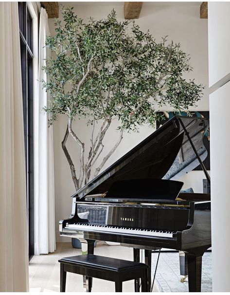 Black Piano Living Room, Piano In Entryway, Piano Space, Piano Room Design, Modern Music Room, Intimate Living Interiors, Grand Piano Room, Piano Room Decor, Piano Living Rooms