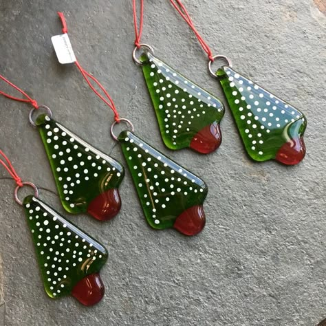 Glass Fusing Christmas, Holiday Crafts Decorations, Melting Glass, Fused Glass Panel, Fused Glass Wall Art, Glass Christmas Decorations, Fused Glass Ornaments, Glass Window Art, Glass Fusion Ideas