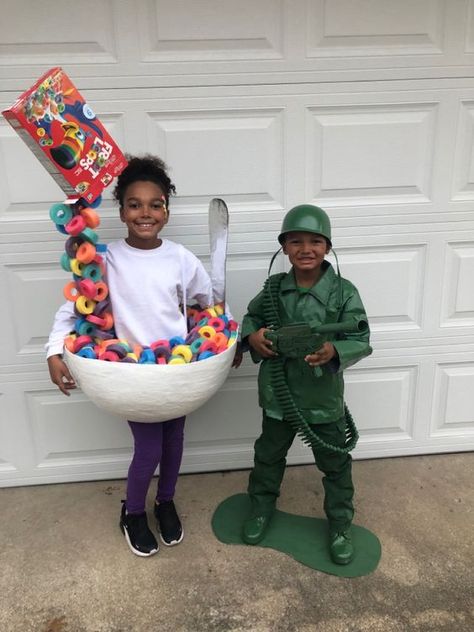 30 Funny Group Halloween Costumes For Teens - RecipeMagik Toy Costume Ideas For Kids, Cereal Box Costume, Cereal Halloween Costumes Diy, Cereal Bowl Costume Diy, Cereal Mascot Costumes, Fruit Loops Costume, Cereal Costume Ideas, Cereal Halloween Costume, Bowl Of Cereal Costume