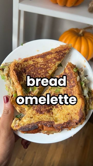 Use Up Eggs, Bread Omelette, Sandwich Hacks, College Meals, In The Mood, Quick Dinner, Chicken Dinner, The Mood, The Recipe