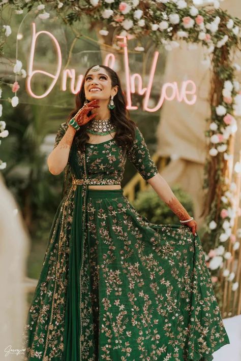 27+ Dark Green Lehenga Designs For Brides To Be - ShaadiWish Lehanga Designs For Engagement, Engagement Lengha Indian, Lehangas Bridal Engagement, Lengha For Engagement, Mehendi Lehenga Brides, Mehandi Lehanga Designs, Green Mehendi Outfits For Bride, Engagement Lehangas, Engagement Look Indian