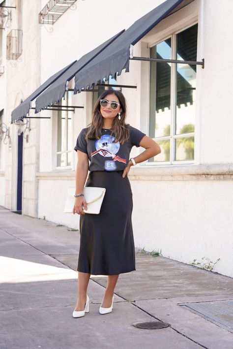 21 Black Midi Skirt Outfits How to Wear Black Midi Skirts Ruched Midi Skirt Outfit, Black Satin Midi Skirt Outfit, Krista Perez, Satin Midi Skirt Outfits, Satin Midi Skirt Outfit, Black Satin Skirt Outfit, Midi Skirt Outfit Ideas, Black Midi Skirt Outfit, Midi Skirt Outfits Summer