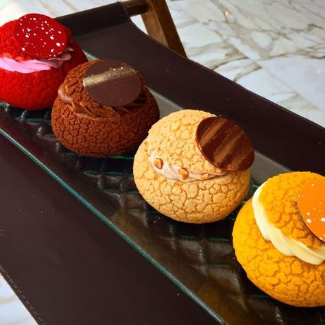 Choux Cream, Patisserie Fine, Profiterole, Decoration Patisserie, Croquembouche, Choux Pastry, French Desserts, Beautiful Desserts, Pastry Cream