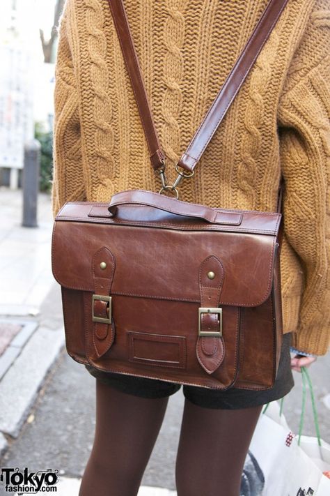 Satchel Messenger Bag, Vintage Messenger Bag Aesthetic, Leather Satchel Aesthetic, Satchel Bags Aesthetic, Leather Satchel Backpack, Aesthetic Satchel, Book Satchel, Satchel Outfit, Vintage School Bag