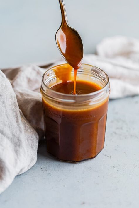 Salted Bourbon Caramel Sauce Salted Caramel Sauce Recipe, Bourbon Caramel Sauce, Caramel Buttercream Frosting, Bourbon Caramel, Bourbon Caramels, Caramel Sauce Recipe, Plate Recipes, Caramel Recipes Sauce, Caramel Buttercream