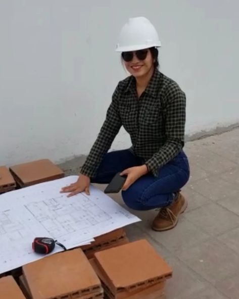 Site Engineer and Senior Civil Engineers Requirements Woman Engineer Outfit, Civil Engineering Outfit Women, Civil Engineering Student Aesthetic, Female Engineer Outfit, Female Lawyer Fashion, Site Engineer, Camper Steps, Corporate Attire Women, Construction Outfit