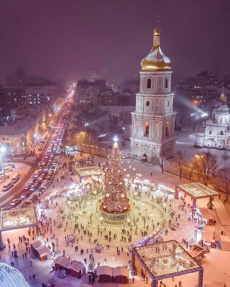 Christmas Tree At Sofiyivska Square In Kyiv, Ukraine Christmas In Ukraine, Ukrainian Christmas, Moving To The Uk, Amazing Buildings, Beautiful Pics, Beautiful Country, Christmas Aesthetic, Travel Inspo, Eastern Europe