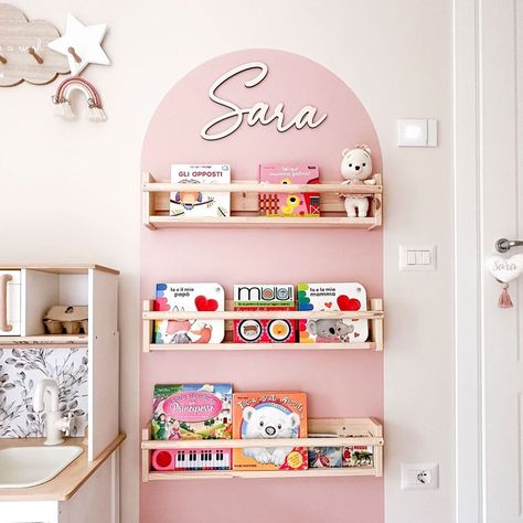 Decochic Wall Decals - Kids Interiors Playroom Decorating Ideas Walls, Little Toddler Girl Bedroom Decor Ideas, Girl Kid Bedroom Ideas, Pink Toddler Room Ideas, Pink Playroom Ideas, Scallop Wall Girls Room, Daisy Bedroom Ideas Kids Rooms, Baby Girl Playroom Ideas, Shared Toddler Girls Room