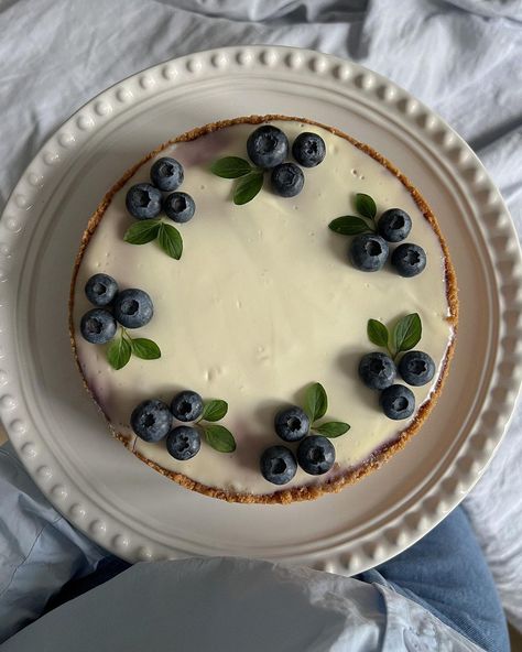 Cheesecake Decoration, Berry Cake, Inspiration Tattoos, Läcker Mat, Girl Dinner, Blueberry Cheesecake, Cute Birthday Cakes, Cakes For Men, Aesthetic Aesthetic