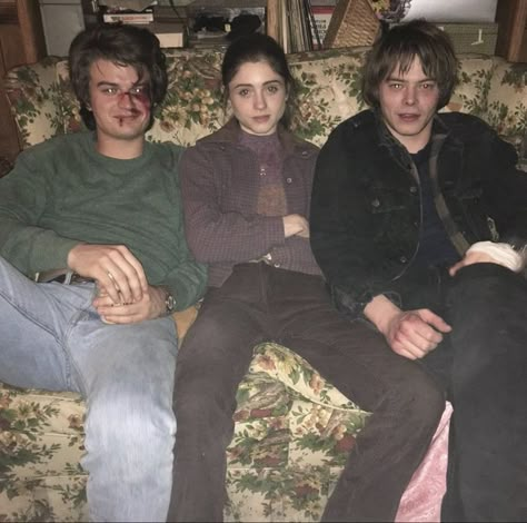 Joe Keery Natalia Dyer, Stranger Things Bts, Joe Kerry, Charlie Heaton, Natalia Dyer, Stranger Danger, Stranger Things Kids, Stranger Things Steve, Stranger Things Actors