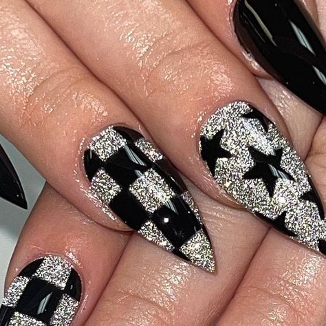 Heather Buzzell on Instagram: "📸💥 FLASH BANG 💥📸 . My favorite product to use for New Years nails is any color from the @luxapolish flash glitz collection. This one is ‘Diamond’ of course 💅🏼 use discount code: handittoheather when making your next order to save 💰 on your entire order ✨ . . #nails #nail #nailart #nailartist #nailpro #naildesign #nailtech #nailinspo #newyear #newyearsnails #flash #glitter #punk #glitternails #gelpolish #nailpolish #luxapolish #luxaaf #gelnails #gel #manicure #stars #stiletto #love #happynewyear #2024 #2023 #time #happy" Flash Glitter Nail Art, Flash Nails Design, Simple New Years Nails, New Years Nail Ideas, New Years Eve Nails Ideas, Happy New Year Nails, Flash Nails, Sparkle Nail Designs, Flash Bang