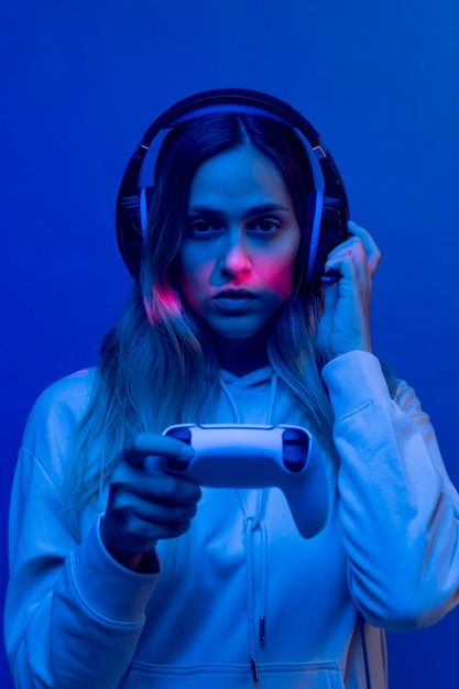 Holding Game Controller Reference, Gamer Outfit, Gaming Girl, Computer Club, Photo Games, Best Project, Self Portrait Poses, Retro Videos, Women Names