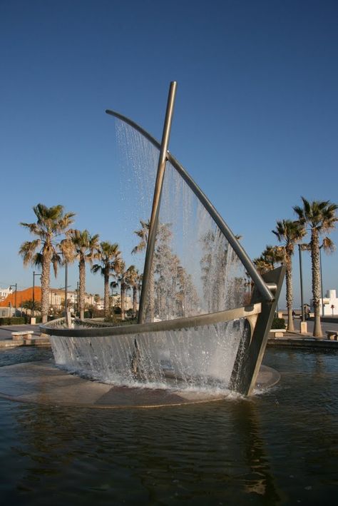 Spectacular Fountain Sprays Water to Look Like a Boat - My Modern Metropolis Boat Fountain, Fountain Boats, Garden Planing, Event Venue Spaces, Natural Swimming Ponds, Fountain Design, Modern Metropolis, Water Boat, Public Sculpture