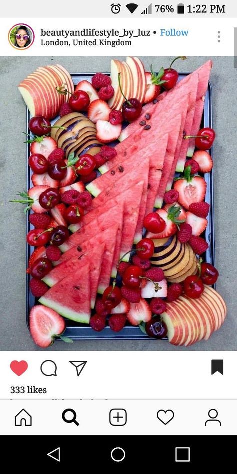 Sommer Mad, Cheese Tray, Party Trays, Party Platters, Snacks Für Party, Cheese Platters, Fruit Tray, Fruit Platter, Food Platters