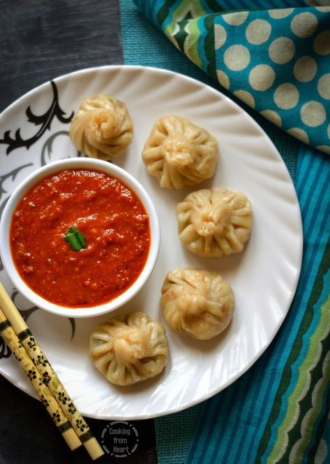 Veg Momos (2) Momos Street Food, Veg Momos, Momos Recipe, North East India, Garlic Chutney, Steamed Dumplings, High Calorie Meals, World Recipes, Special Recipes