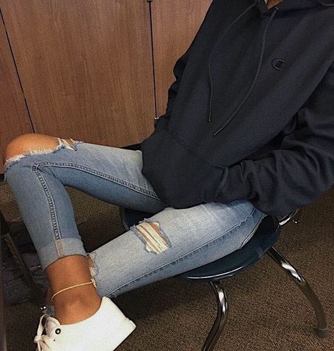 Anklet And Sneakers, Jeans And Hoodie Outfit Casual, Champion Hoodie Outfit, Comfy Teen Outfits, Hoodie And Jeans Outfit, Rugby Outfits, Hollister Outfit, Hollister Outfits, Nike Hoodie Outfit