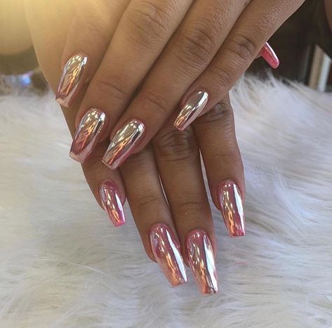 Chrome pink nails Birthday Nails Chrome, Birthday Nail Designs, Beauty Rules, Nails Chrome, 2019 Style, Silver Nail, Pretty Nail Art Designs, Glamorous Nails, Bright Nails