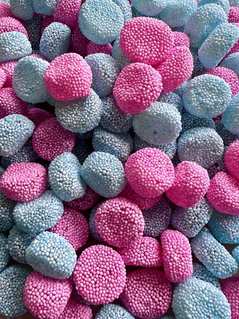 Spogs, or aniseed jelly buttons are a liquorice fans dream! Pink and blue jelly sweets with a delicious aniseed flavour - the best part of liquorice allsorts we think!  Please note that due to the small risk of cross contamination we are unable to guarantee these are nut free. Please check ingredients below for any allergens 1 thank you x Glucose syrup, sugar, gelatine (pork), WHEAT starch, coloring food (spirulinaconcentrate, carrotconcentrate, hibiscusconcentrate, beetrootconcentrate), natural flavouring, glazing agent (beewax). Blue Sweets, Wallpers Pink, Jelly Sweets, Traditional Sweets, Liquorice Allsorts, Retro Sweets, Random Aesthetics, Soft Candy, Retro Candy