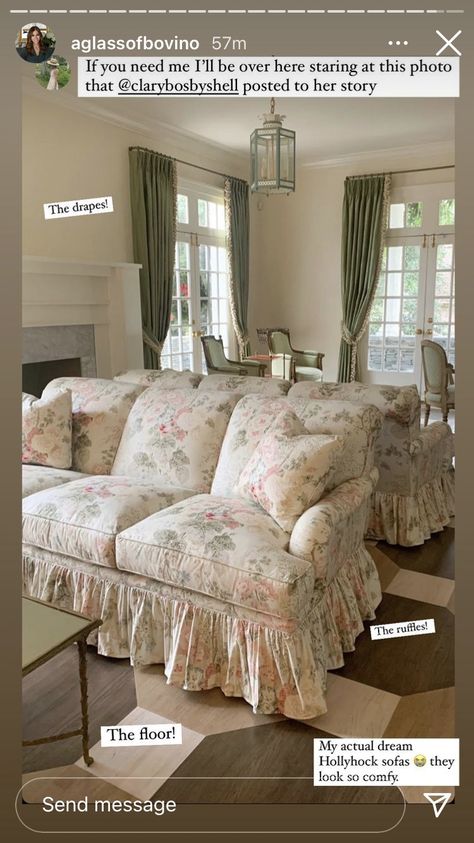 Cottage Style Couches, Cottage Couch, Lace Curtains Living Room, Vintage Floral Sofa, English Decoration, Floral Couch, Cottage Cozy, Classic Room, Shabby Chic Sofa