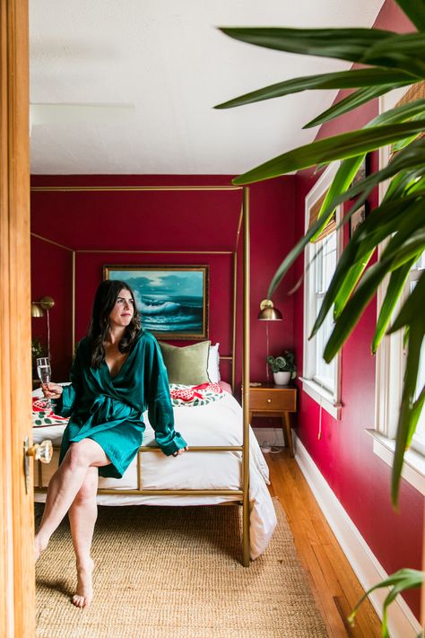 How Paint Transformed This Bedroom into a Luxurious Retreat » Jessica Brigham Jessica Brigham, Unmade Bed, Gal Got, Sleeping Room, Velvet Accents, Bedroom Refresh, Canopy Bed, Linen Sheets, Complimentary Colors