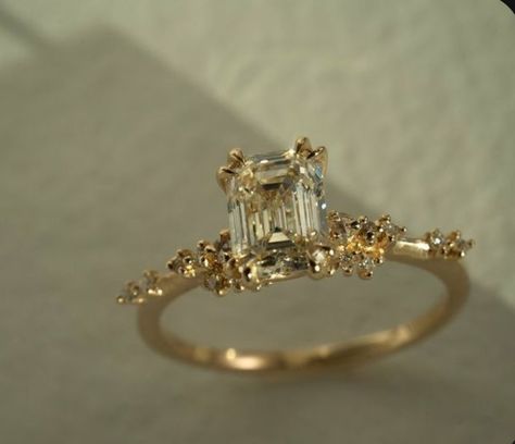 Cottagecore Aesthetic Wedding Ring, Diamond And Gold Engagement Rings, Antique Gold Engagement Ring, Fairytale Engagement Rings Gold, Ethereal Wedding Ring, Unique Classy Engagement Rings, Gold And Silver Engagement Ring, Wedding Ring Aesthetic, Aesthetic Engagement Ring