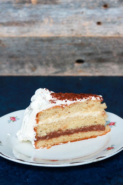 Italian Sponge Cake With Custard, Italian Birthday Cake, Decorated Desserts, Italian Sponge Cake, Italian Birthday, Crema Recipe, Chocolate Custard, Vanilla Sponge Cake, Custard Filling