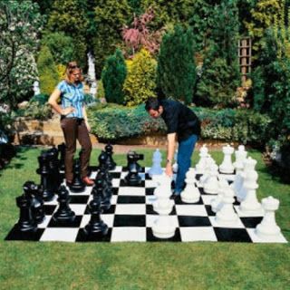 Giant Life size Chess game - the paper nest co.: Mad Hatter Party Ideas: How to… Garden Party Games, Wonderland Sweet 16, Alice In Wonderland Garden, Fest Mad, Alice In Wonderland Tea Party Birthday, Alice Tea Party, Alice In Wonderland Wedding, Mad Hatter Party, Alice In Wonderland Birthday