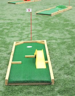 mini golf - perhaps a golf course would sponsor? Portable Mini Golf, Minature Golf, Mini Putt, Golf Card Game, Dubai Golf, Putt Putt Golf, Diy Yard Games, Golf Push Cart, Golf Diy