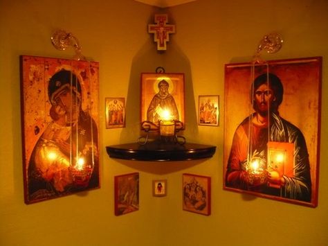 Home Altar Ideas Corner Of A Room, Home Altar Catholic, Family Altar, Catholic Answers, مريم العذراء, Orthodox Prayers, Catholic Altar, Timur Tengah, Prayer Corner