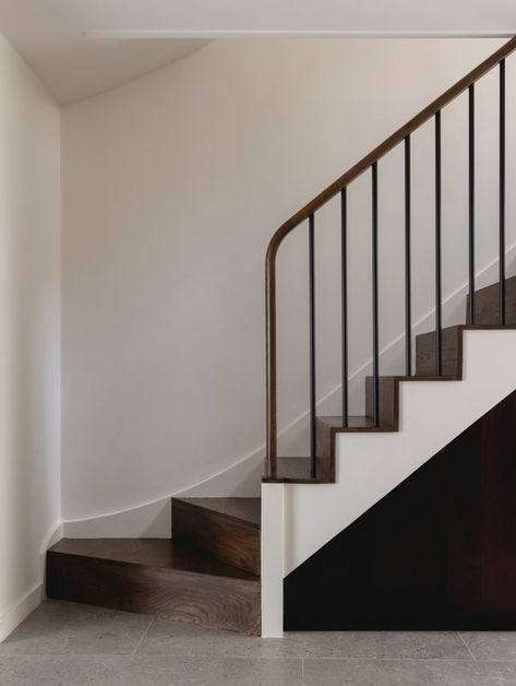 Modern Banisters And Railings Metal, Modern Balusters, Contemporary Stair Railing, Modern Staircase Railing, Victorian Stairs, Cottage Stairs, Wood Railings For Stairs, Loft Railing, Wabi Sabi Home Decor