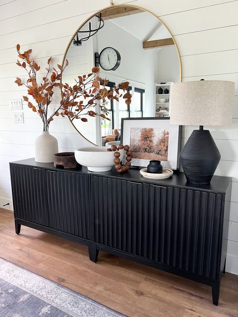 Dinning Room Side Table Buffet, Living Room With Credenza, Pictures Above Buffet Table, Modern Entry Way Decor Ideas, Black Credenza Living Room, Entryway Cabinet With Mirror, Modern Buffet Table Ideas Decor Dining Rooms, Decorating Credenza Top, Living Room Credenza Decor