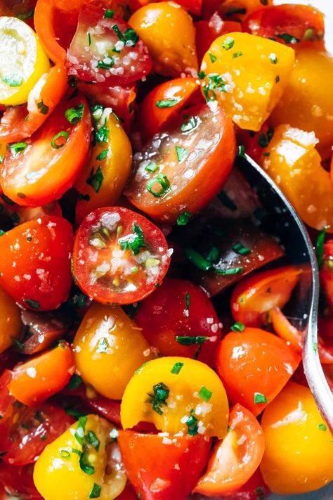 5-Ingredient Marinated Tomatoes! The best summer staple. Fresh tomatoes, punchy lemon juice, grated garlic, a little bit of olive oil, and herbs and salt to make it sing. #tomatoes #summer #salad Marinated Tomatoes Recipes, Grill Tomatoes, Marinated Cherry Tomatoes, Grape Tomato Recipes, Marinated Salad, Purple Tomato, Marinated Tomatoes, Yellow Tomatoes, Grilled Tomatoes