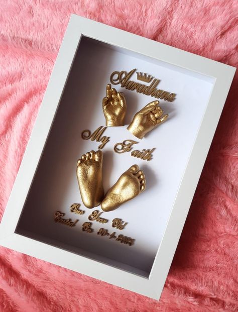 Baby Casting Ideas, Baby Hand And Foot Prints, Baby Handprint Art, Baby Handprint Crafts, Baby Books Diy, Baby Footprint Art, Baby Cast, Baby Mold, Hand Casting