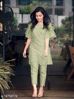 Stylish Kurtis Design, Simple Kurta Designs, Designer Kurti Patterns, Simple Kurti Designs, Fancy Kurti, Long Kurti Designs, Pakistani Dresses Casual, Trendy Sewing, Girls Frock Design