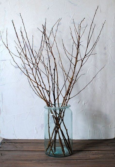 Vase Branches Decor, Treehouse Decor, Autumn Arrangements, Manzanita Centerpiece, Branches Decor, Vase With Branches, Tree Decor Ideas, Dry Tree, Chirstmas Decor