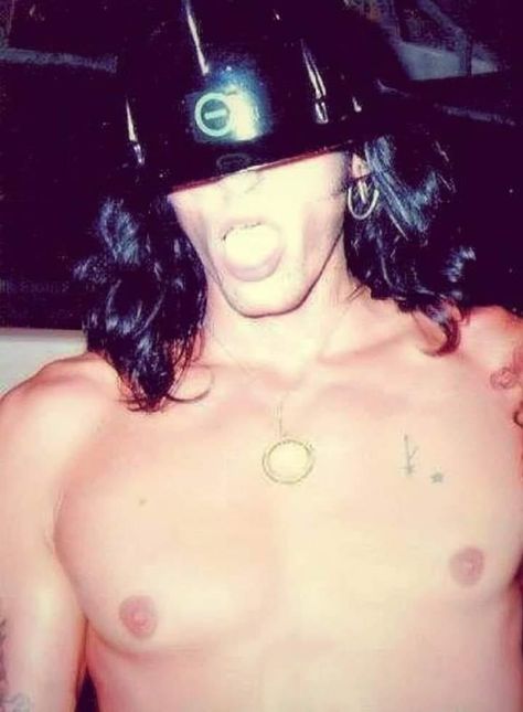 Peter Steele With Women, Peter Steele Vampire, Metal Reaction Pic, Peter Steele Eyes, Peter Steele And Liz Vicious, Peter Steele Carnivore, Type O Negative Tattoo Ideas, Peter Steele Aesthetic, Peter Steele Pfp