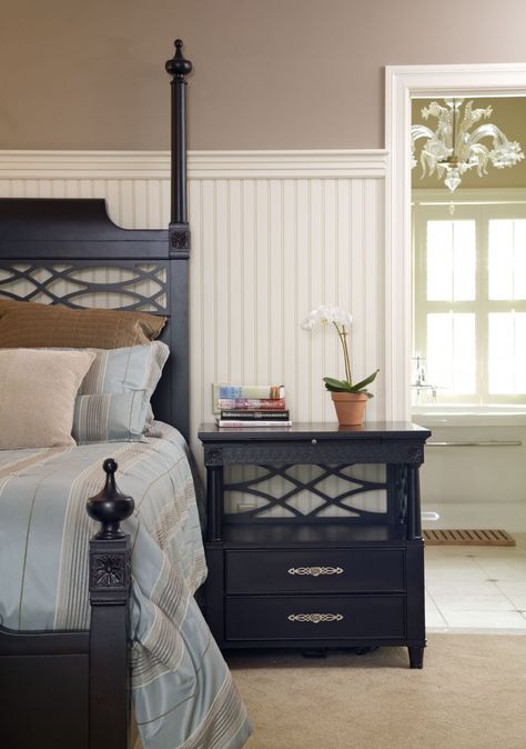 10 Real-Life Examples of Beautiful Beadboard Paneling Beadboard Bedroom, Wainscoting Living Room, Faux Wainscoting, Wainscoting Bedroom, White Beadboard, Beadboard Wainscoting, Dining Room Wainscoting, Wainscoting Styles, White Wainscoting