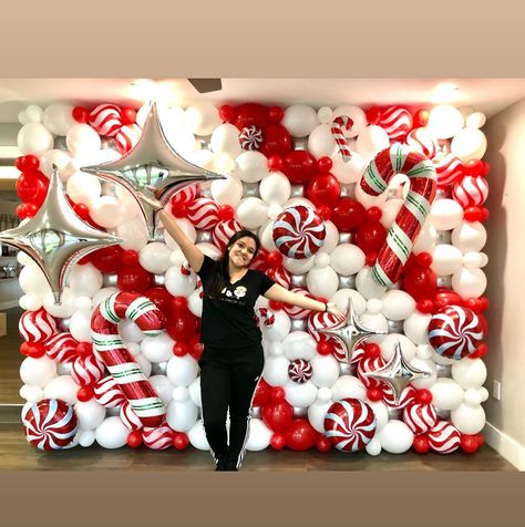 Balloon Wall Christmas, Candy Cane Backdrop, Candy Cane Balloons, Candy Cane Balloon Arch, Christmas Balloon Wall, Xmas Backdrop, Cane Wall, Cane Decorations, Xmas Village