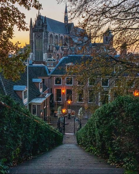 College Abroad, Leiden Netherlands, Leiden University, South Holland, Types Of Architecture, Bali Island, Historical Monuments, Dream City, Just Beautiful