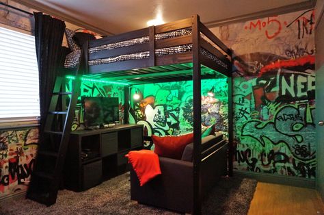 BACK TO DREAM BEDROOM MAKEOVERS Gaming Bedroom Ideas, Gamer Room Diy, Design Seed, Bedroom Design Diy, Gaming Bedroom, Gamer Bedroom, Teenage Boy Room, Pc Builds, Small Bedroom Remodel