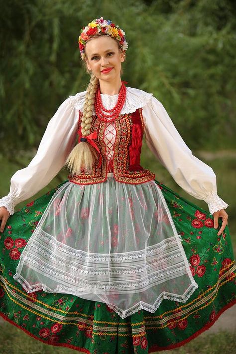 Monika Core, Polish Traditional Costume, Polish Costume, Polish Embroidery, Polish Folklore, Polish Dress, Polish Culture, Folklore Fashion, Polish Heritage