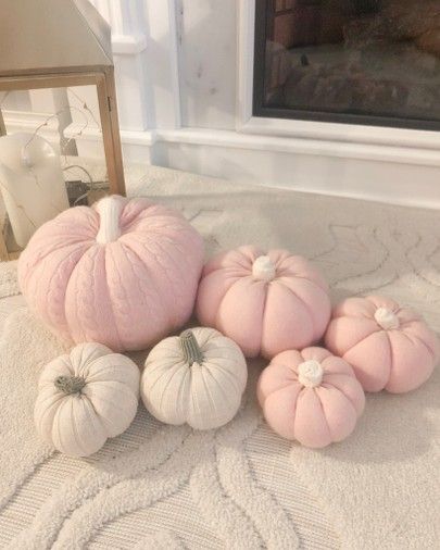 Fall Pink Decor, Light Pink Fall Aesthetic, Pink Fall Room Decor, Pink Fall Bedroom Decor, Fall Pink Aesthetic, Fall Aesthetic Pink, Halloween Pink Aesthetic, Yesstyle Aesthetic, Pink Autumn Aesthetic