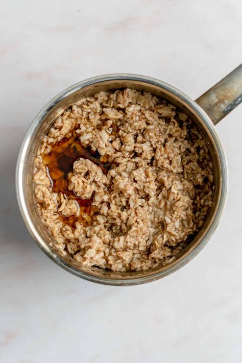 If you are looking for a healthier homemade version of those instant oatmeal packets, you'll be obsessed this cinnamon spice oatmeal recipe. Made with old fashioned oats, maple syrup and a blend of warming spices this oatmeal is the perfect way to start your day. This recipe is also easily customizable with your favorite toppings like fresh fruit or nuts. Enjoy a warm bowl of this cinnamon spice oatmeal on a chilly morning for a cozy start to your day! Instant Oatmeal Packets Recipes, Cinnamon And Spice Oatmeal Recipe, Cinnamon And Spice Oatmeal, Instant Oatmeal Packets, Pumpkin Pie Spice Mix, Old Fashioned Oats, Oatmeal Packets, Instant Oats, Instant Oatmeal