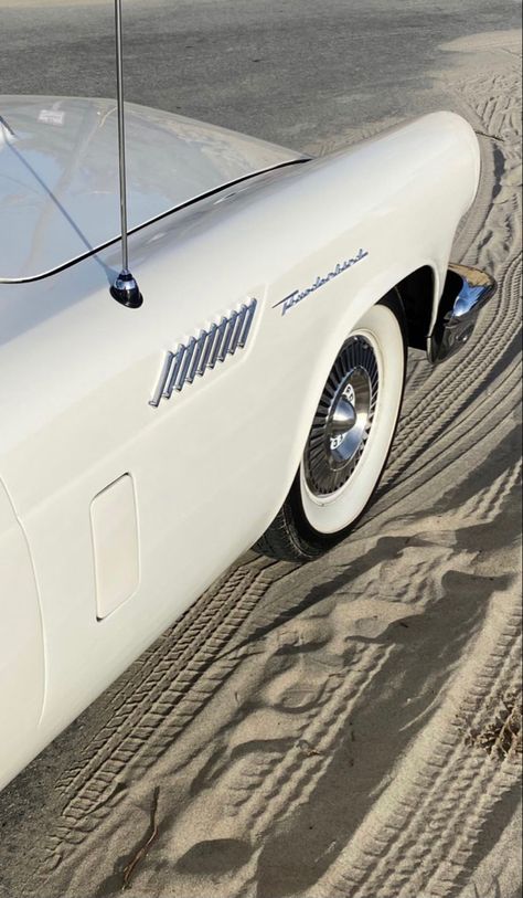 Car Beach Aesthetic, White Car Aesthetic, Oldies Aesthetic, Cream Car, White Cars, Rich Cars, 70s Cars, Cars Aesthetic, Old Vintage Cars