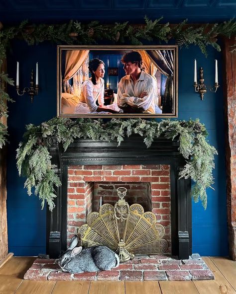 Meet the ‘Outlander’ Fan Making Over Her Home to Match Sets From the Hit Period Drama - Dwell Outlander Style, Scottish Homes, The Outlander, Outlander Fan, Decorating Inspiration, Colonial Style, Colonial House, Big Houses, Living Room Grey